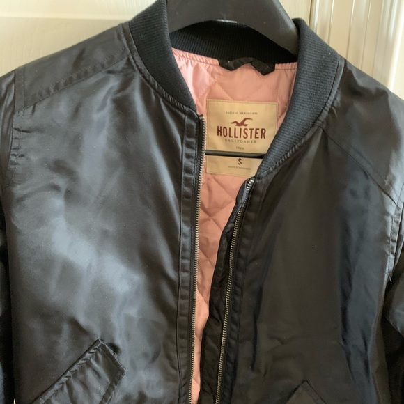Hollister Pink Quilted Interior Bomber Jacket 🌸 - Picture 3 of 4